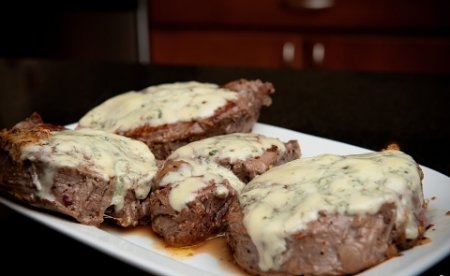 Жареное мясо с чесноком