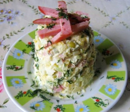 Салат с копчёным мясом