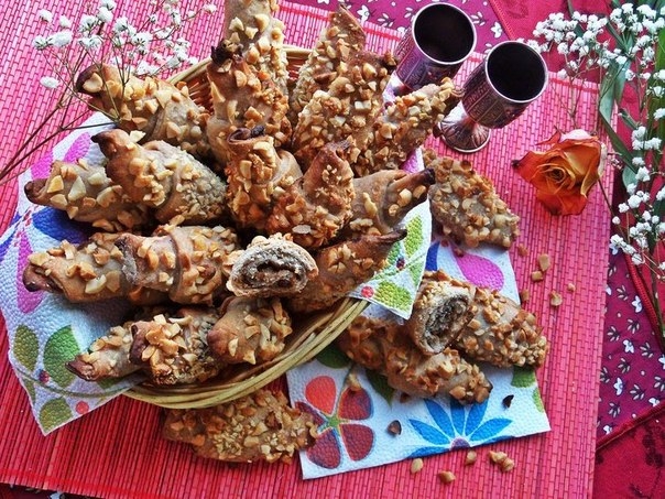 РОГАЛИКИ С ФИНИКАМИ,БАНАНАМИ И ОРЕХАМИ (ПОСТНЫЕ) РОГАЛИКИ С ФИНИКАМИ,БАНАНАМИ И ОРЕХАМИ (ПОСТНЫЕ)