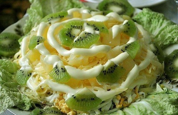 Салат с курицей и киви на 100грамм - 86.6 ккалБ/Ж/У - 9.57/3.1/4.62
