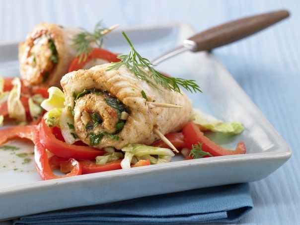 Рулеты из камбалы с пекинской капустой и перцем Рулеты из камбалы с пекинской капустой и перцем