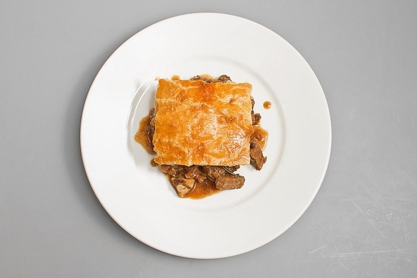 Английский пирог с бараньими почками и белыми грибами Английский пирог с бараньими почками и белыми грибами