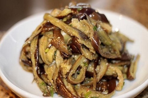 Салат по-корейски из баклажанов с кунжутом Салат по-корейски из баклажанов с кунжутом