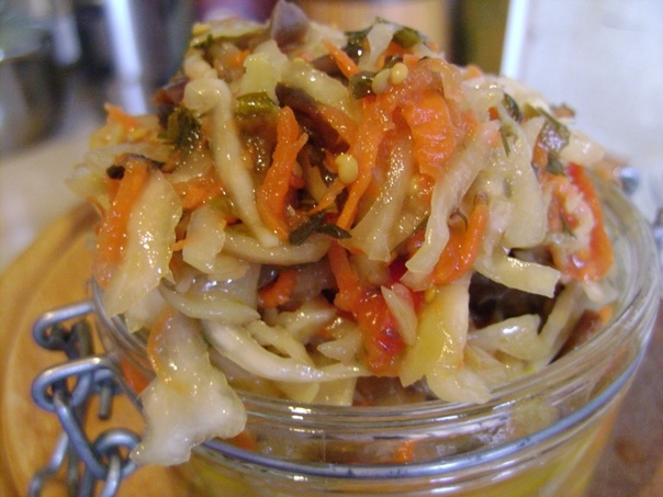 Маринованный салат из баклажанов с капустой, морковью и чесноком на зиму Маринованный салат из баклажанов с капустой, морковью и чесноком на зиму