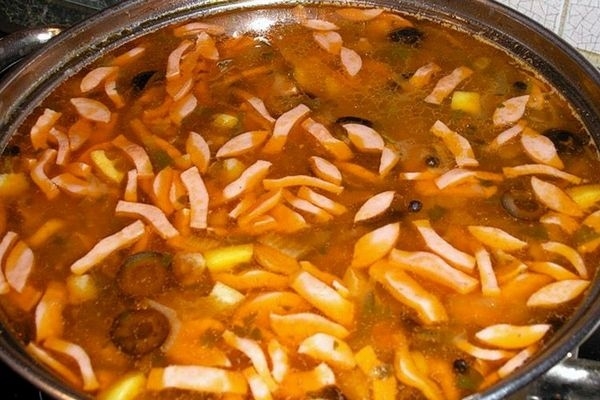 Солянка с опятами и куриным сердцем Солянка с опятами и куриным сердцем