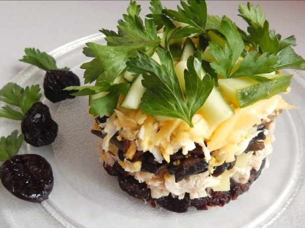 На скорую руку: салат с плавленным сыром "Чеснослив»