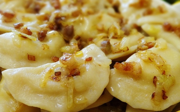 ВАРЕНИКИ СО ШКВАРКАМИ