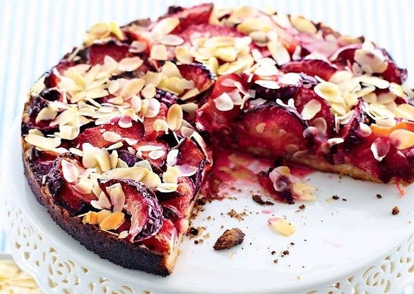 КРОСТАТА СО СЛИВАМИ