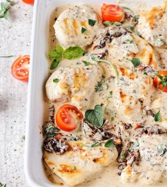 Курица со шпинатом в сливочном соусе с пармезаном ⠀⠀ Курица со шпинатом в сливочном соусе с пармезаном ⠀⠀