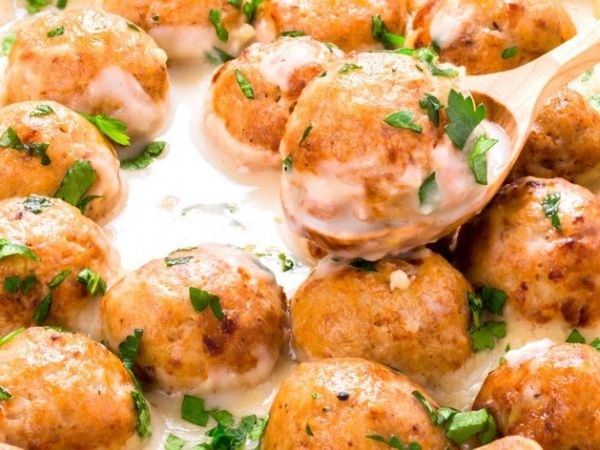 КУРИНЫЕ КОТЛЕТЫ СО СМЕТАНОЙ