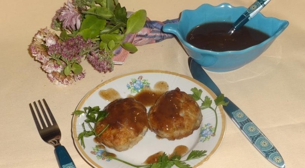 МЯСНЫЕ БИТОЧКИ С ГРАНАТОВЫМ СОУСОМ