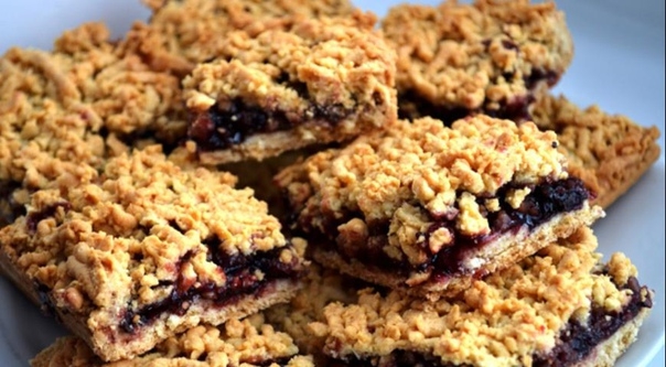 Пирог с вишневым вареньем