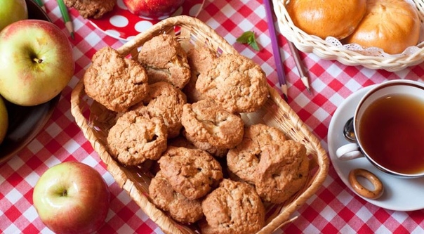 Домашнее овсяное печенье с яблоками и грецкими орехами