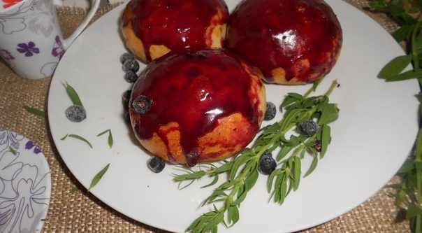 Булочки с черничной глазурью