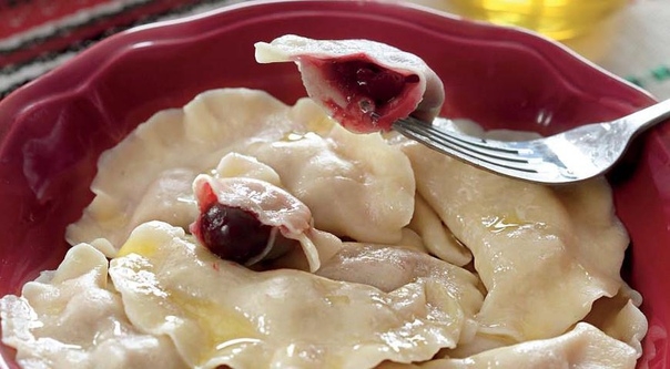 Паровые вареники с вишней Паровые вареники с вишней