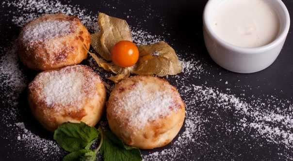 Сырники со сметаной Сырники со сметаной