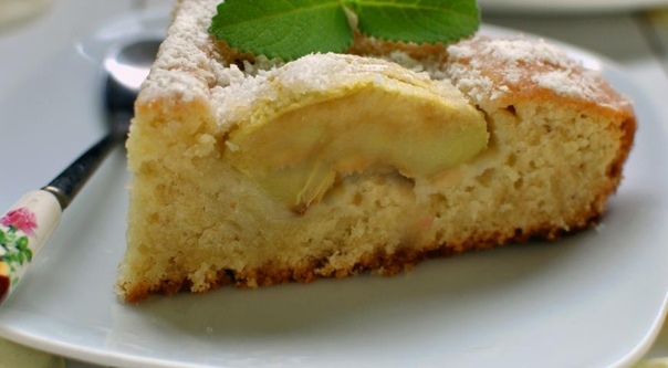 Кокосовая шарлотка с яблоками