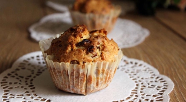 Закусочные ржаные кексы с беконом и красным луком