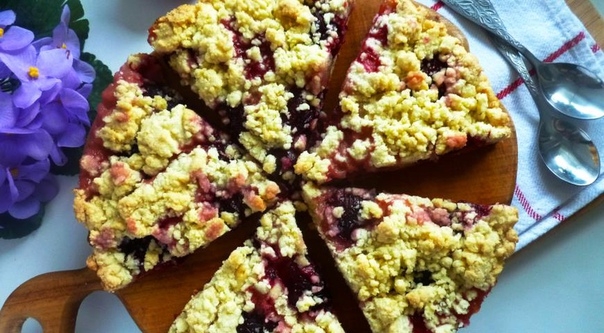 Пирог со сливами и сладкой крошкой Пирог со сливами и сладкой крошкой