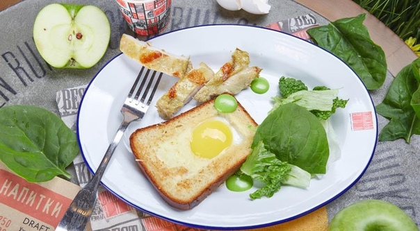 Яичница с цыпленком в хлебе Яичница с цыпленком в хлебе