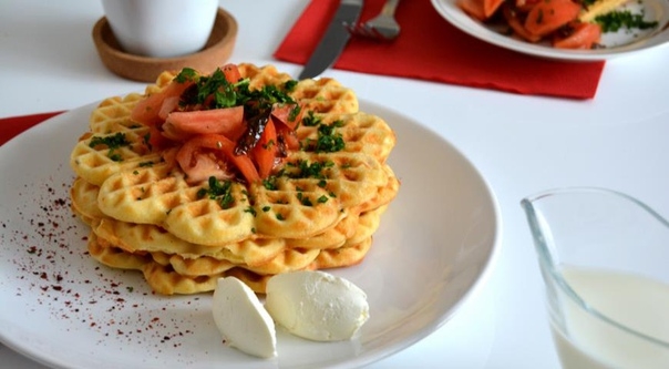 Вафли с сыром, ветчиной и розмарином Вафли с сыром, ветчиной и розмарином