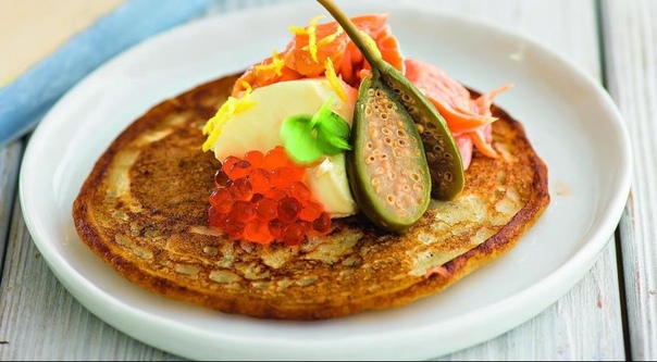 Гречневые блинчики с копченой рыбой и икрой