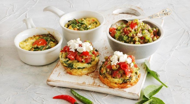 Порционные омлеты с сальсой