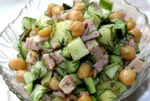 Картофельный салат с бужениной и нутом