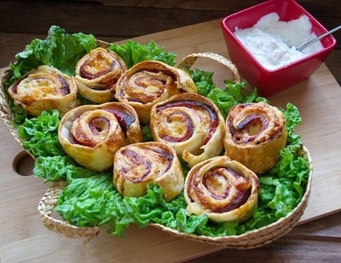 Запеченные рулеты с ветчиной и сыром