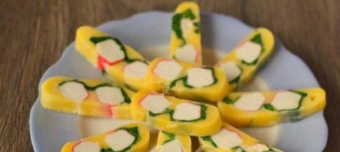 Рулет с сыром и крабовыми палочками