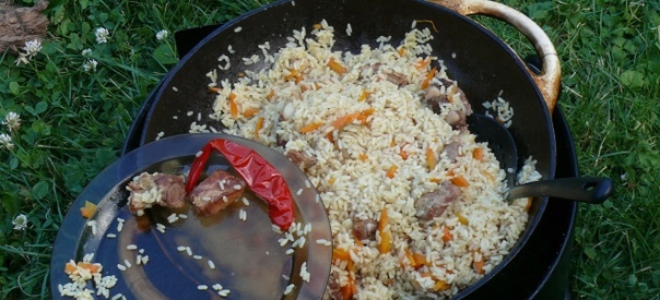 Как приготовить плов в казане на костре?