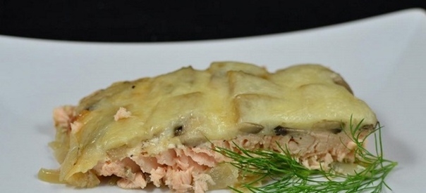 Красная рыба в духовке с сыром