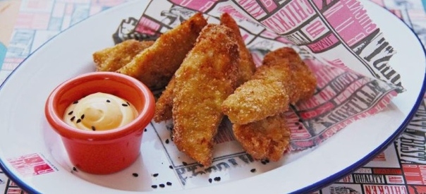 Куриное филе в панировочных сухарях на сковороде Куриное филе в панировочных сухарях на сковороде