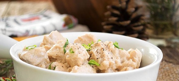 Филе куриное в сметанном соусе на сковороде Филе куриное в сметанном соусе на сковороде