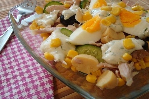 Слоеный салат «Красная Шапочка» с куриной грудкой Слоеный салат «Красная Шапочка» с куриной грудкой