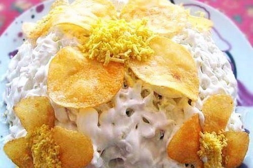 Слоеный салат «Орхидея» с чипсами Слоеный салат «Орхидея» с чипсами