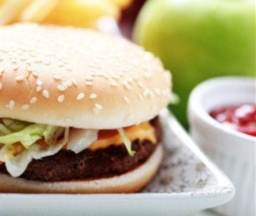 Чизбургер домашний со свининой, авокадо и кинзой