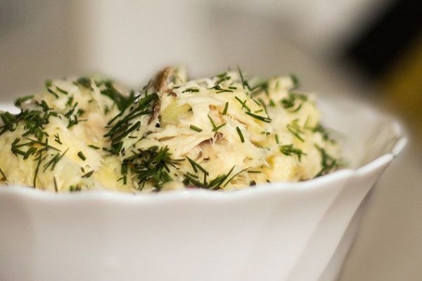 Салат «Капитанский» с копченой рыбой