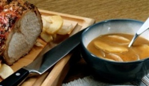 Свинина жареная с сидром, яблоками и корицей