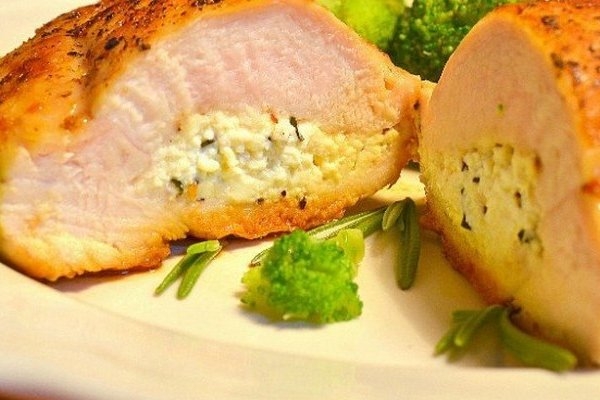 Куриные кармашки с розмарином и рикоттой
