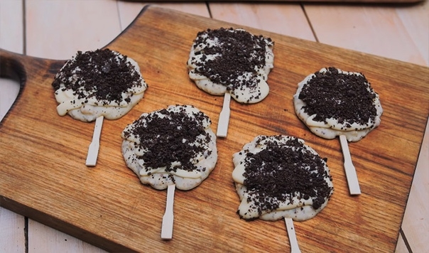 Ореховое лакомство на палочке