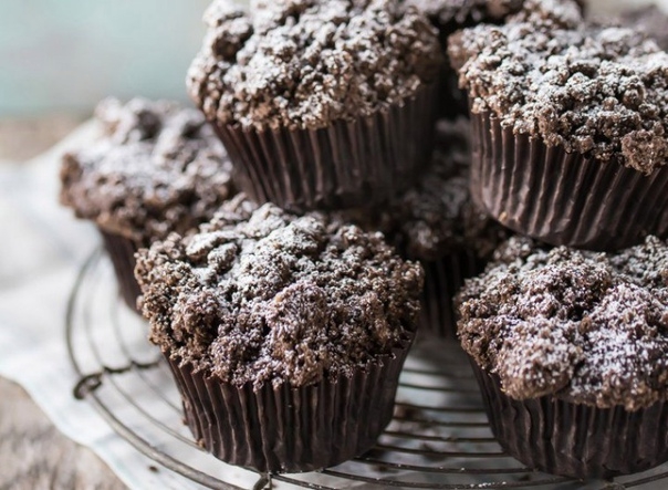 Шоколадные маффины со штрейзелем