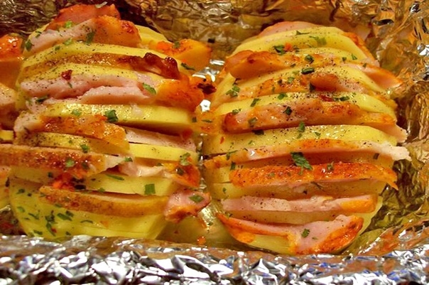 Картофель, запеченный с салом в фольге