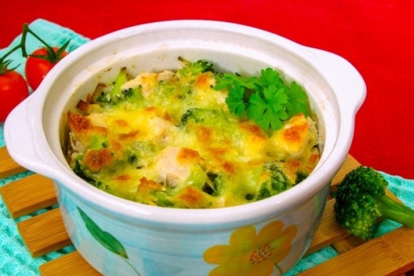 Запеканка из куриного филе под сливочным соусом