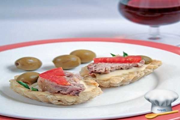 Тарталетки с тунцом