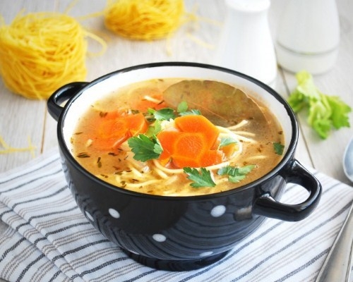 Одним из традиционных вариантов является суп с лапшой: Одним из традиционных вариантов является суп с лапшой: