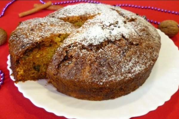 Постная медовая коврижка с изюмом и орехами Постная медовая коврижка с изюмом и орехами