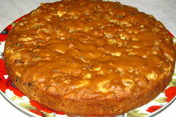 Постная коврижка с изюмом и грецким орехом Постная коврижка с изюмом и грецким орехом