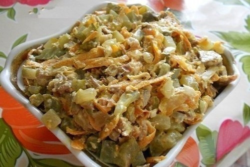 Салат «Обжорка» с говядиной и грецкими орехами