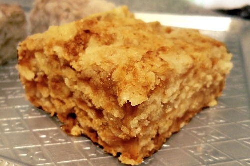 Яблочный пирог с лимоном и манной крупой